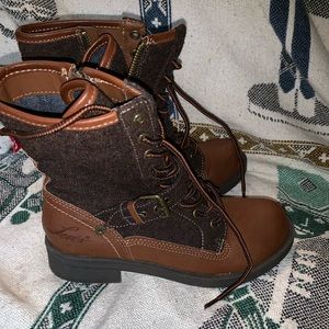 Levi boots